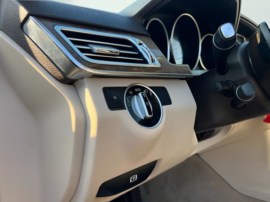 Used 2015 Mercedes-Benz E 350 4MATIC Sedan image 35