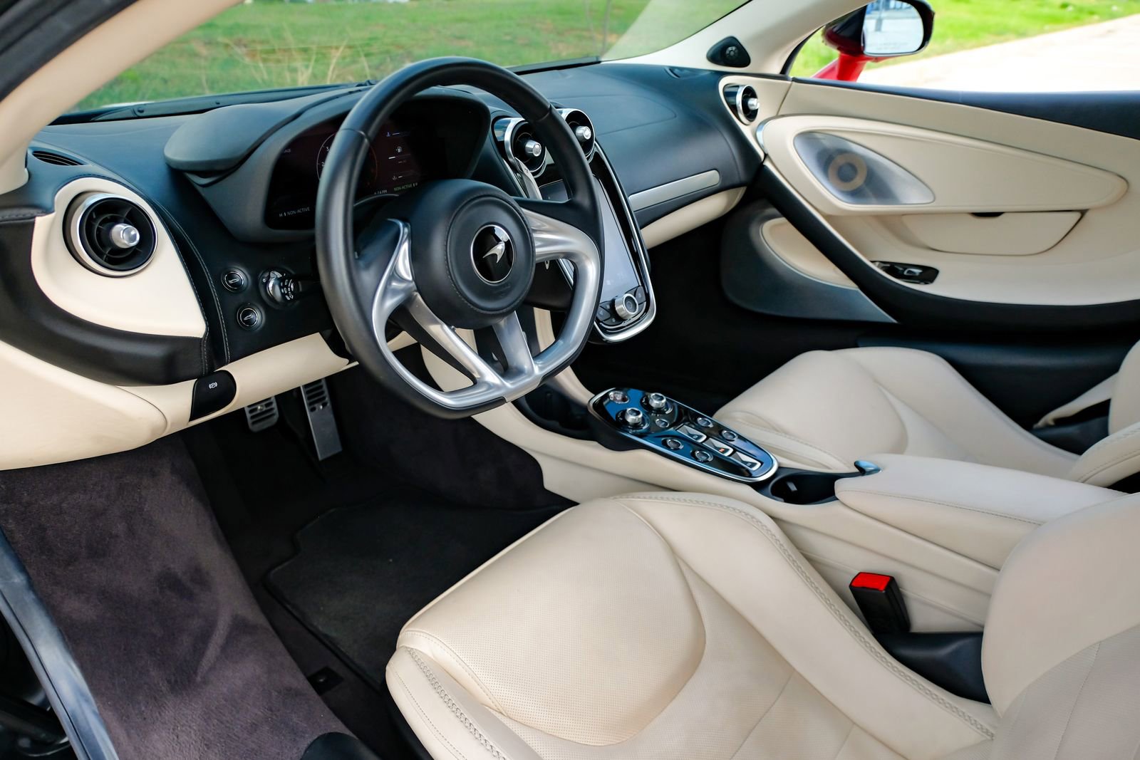 Used 2021 McLaren GT image 3