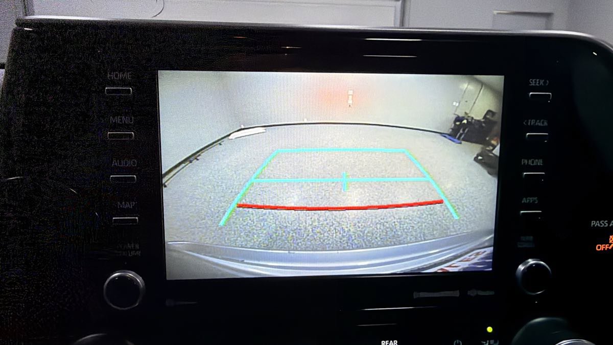 Used 2021 Toyota Highlander LE FWD image 10