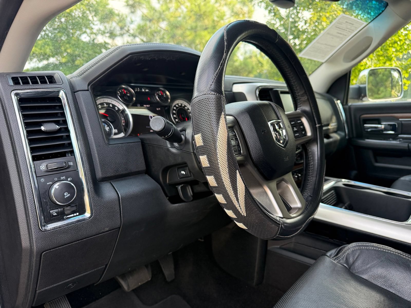Used 2016 RAM 1500 Laramie AWD/4WD image 22