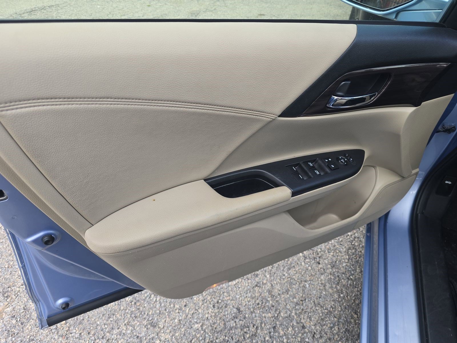 Used 2017 Honda Accord Hybrid Sedan image 9