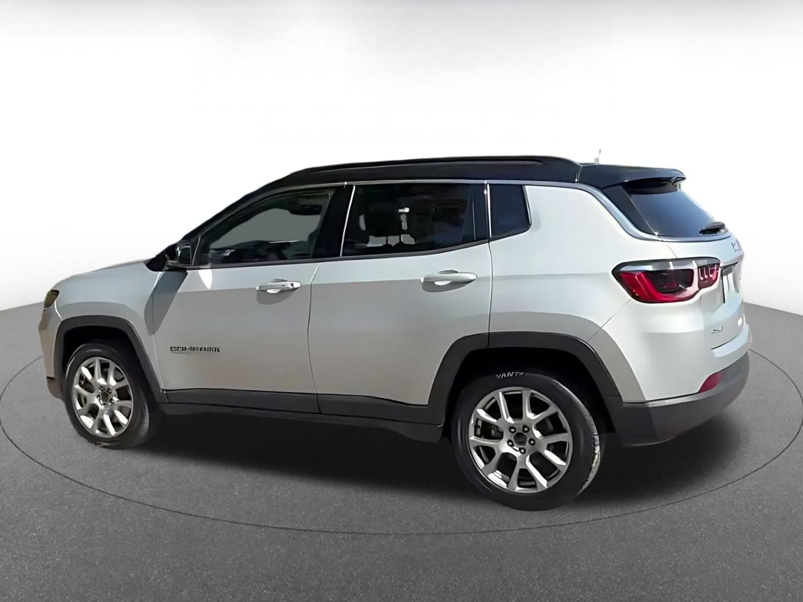 Used 2025 Jeep Compass Limited AWD/4WD image 16