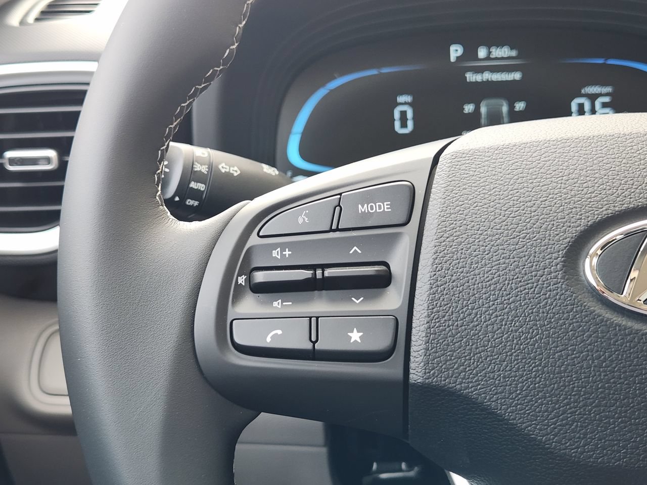 New 2026 Hyundai Venue SEL FWD image 27