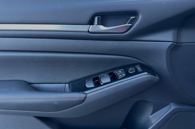 New 2025 Nissan Altima 2.5 SR image 11