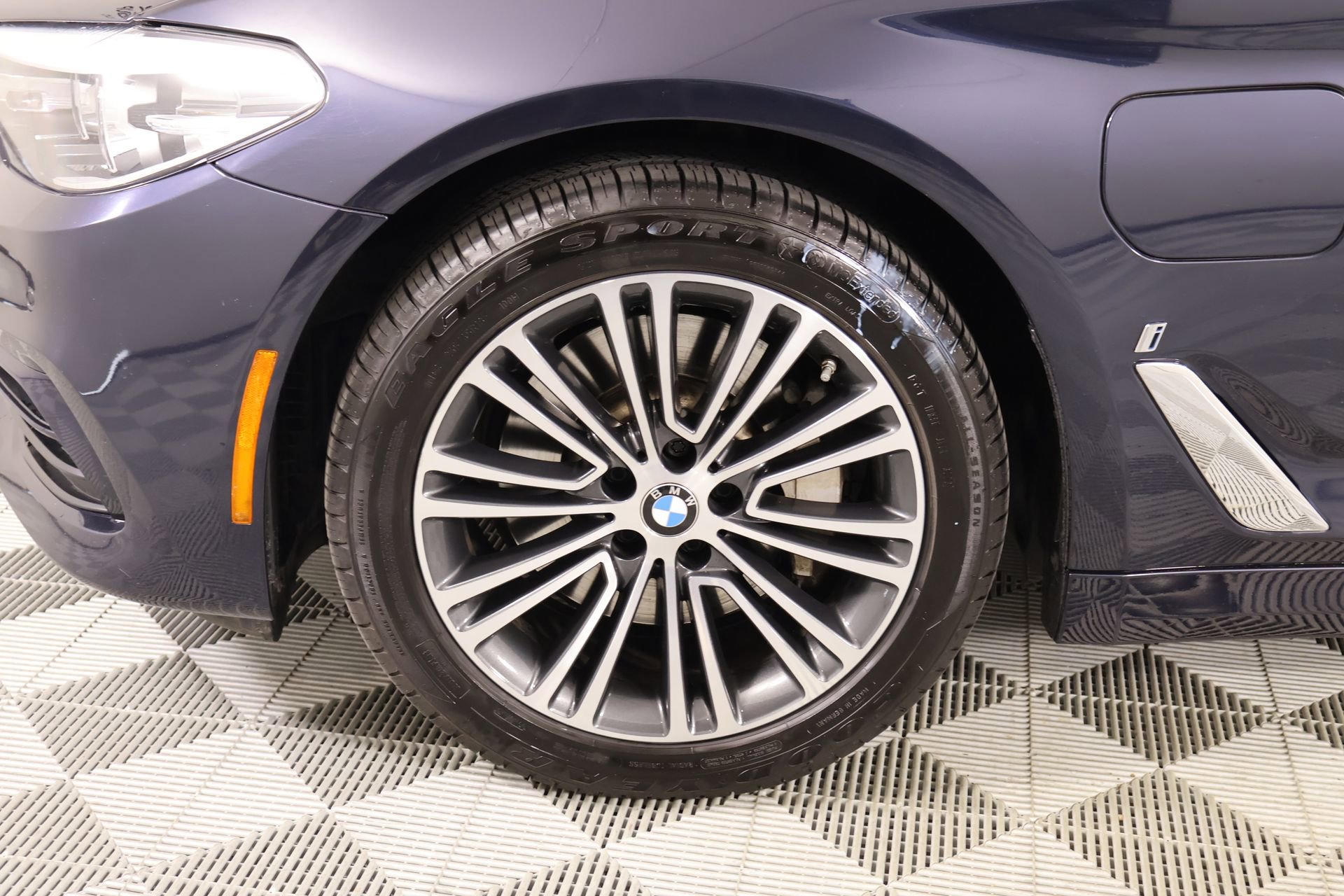 Used 2019 BMW 530e xDrive w/ Convenience Package image 19