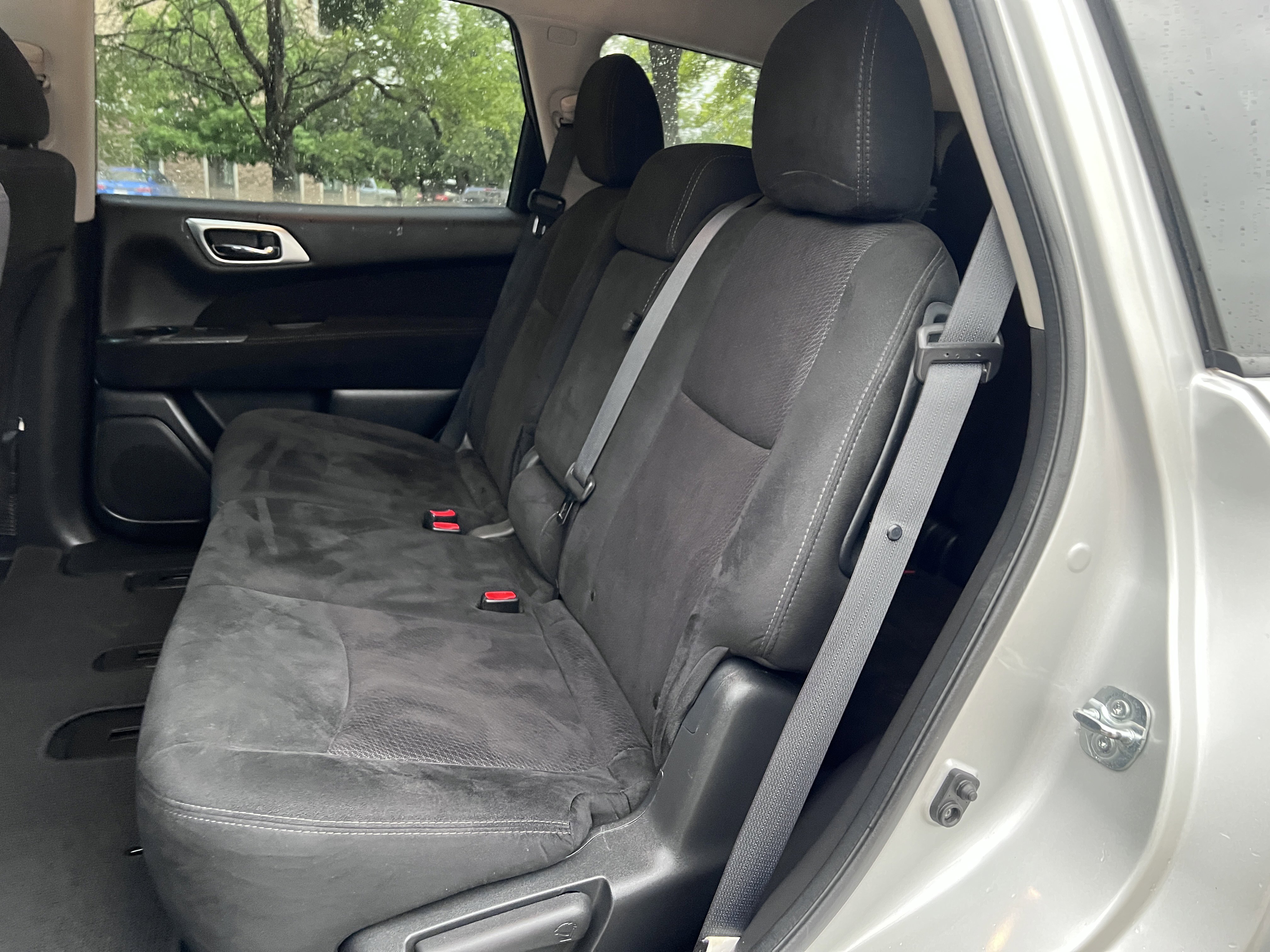 Used 2015 Nissan Pathfinder SV image 18