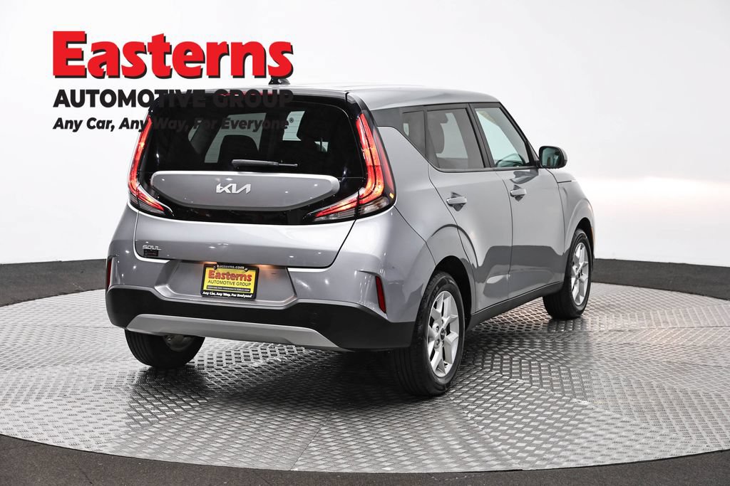 Used 2023 Kia Soul LX w/ Option Group 015 FWD image 5