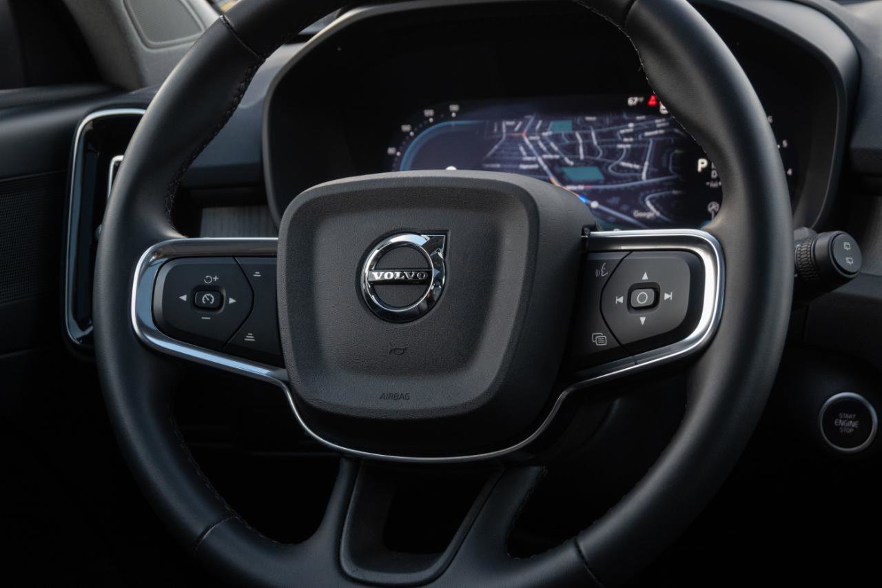 Used 2023 Volvo XC40 B5 Plus AWD/4WD image 26