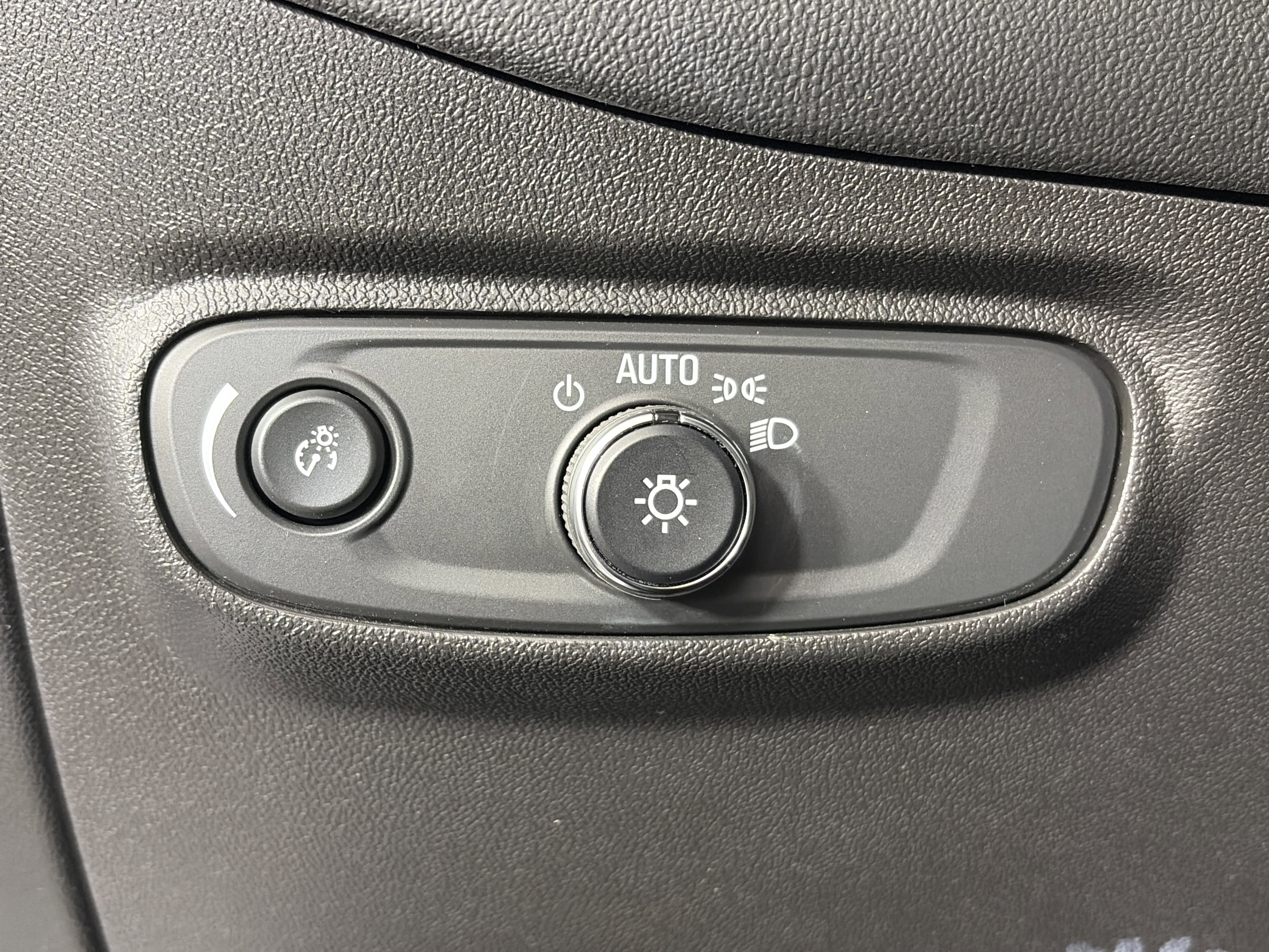 Certified 2021 Chevrolet Equinox LS image 27