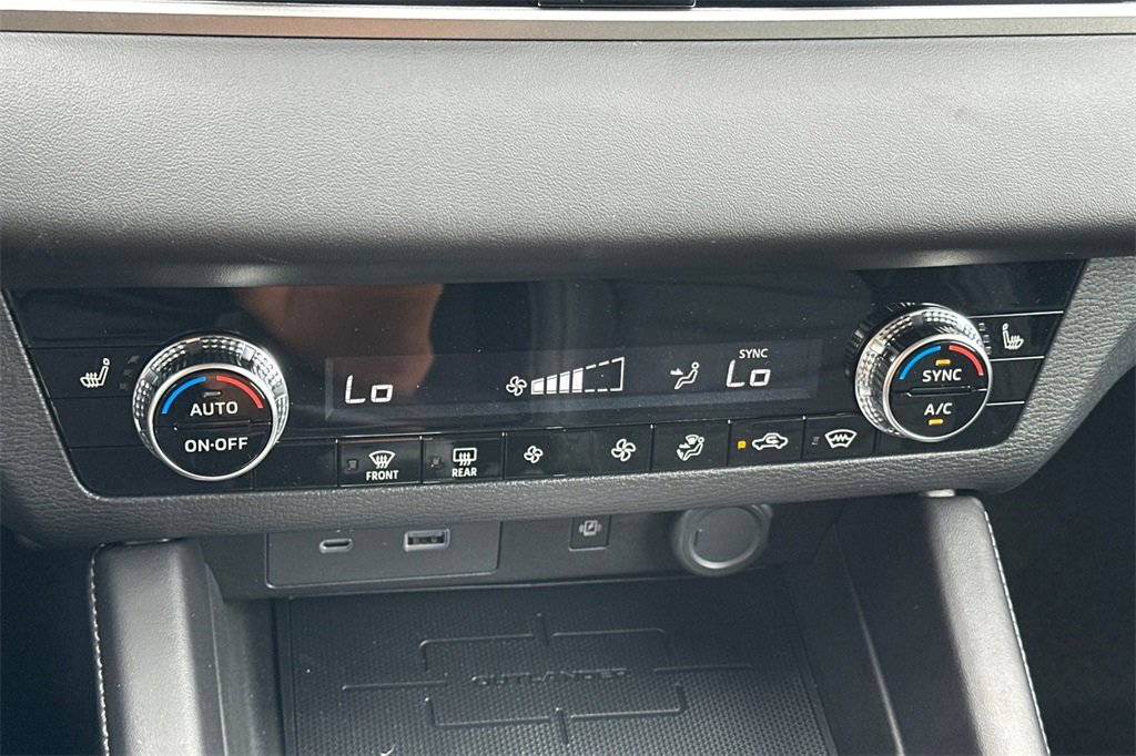 New 2025 Mitsubishi Outlander SE image 20