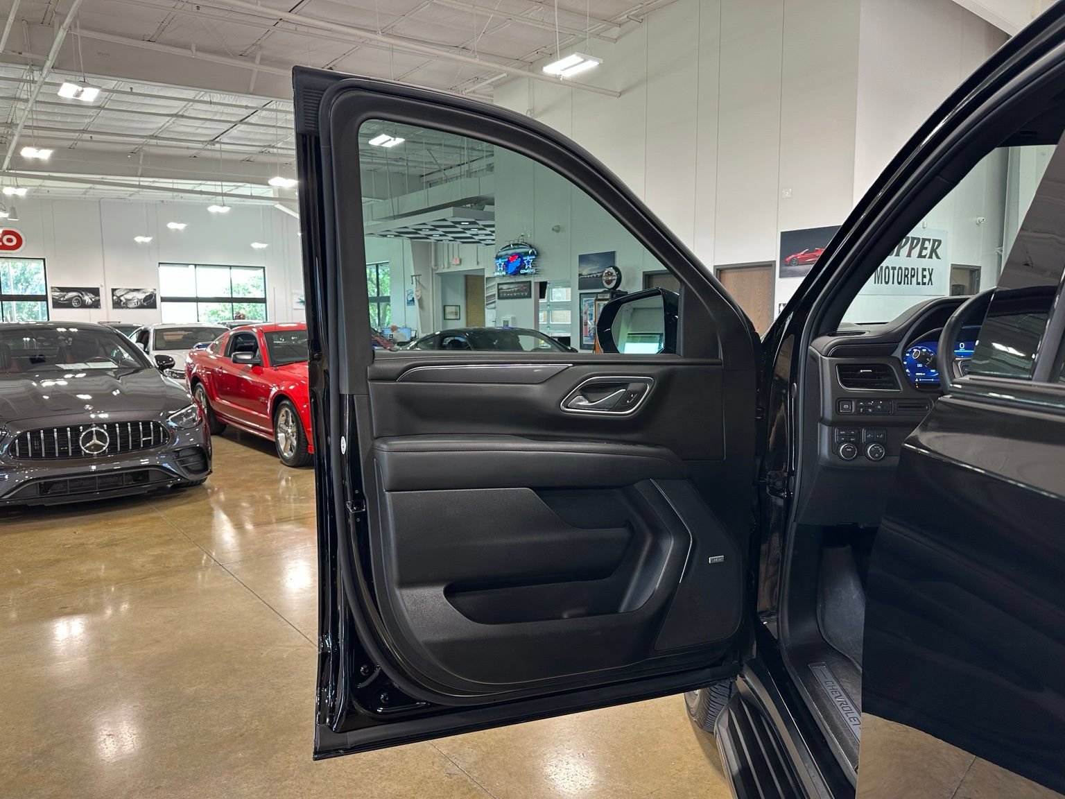 Used 2023 Chevrolet Tahoe RST w/ Luxury Package AWD/4WD image 10
