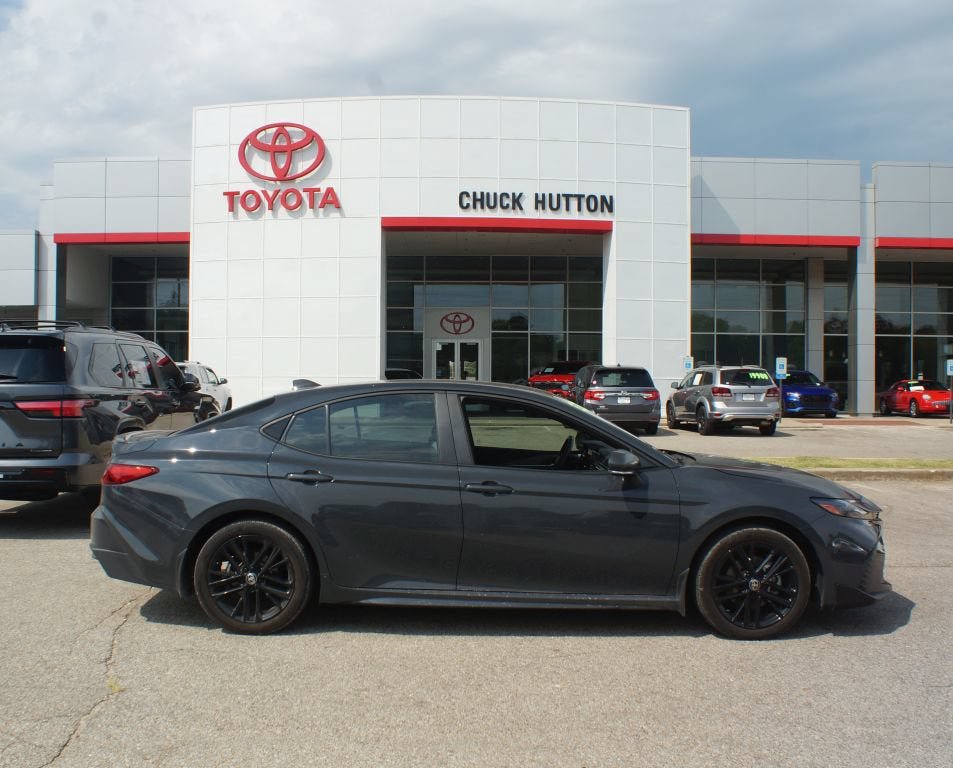 Used 2025 Toyota Camry SE AWD/4WD image 1