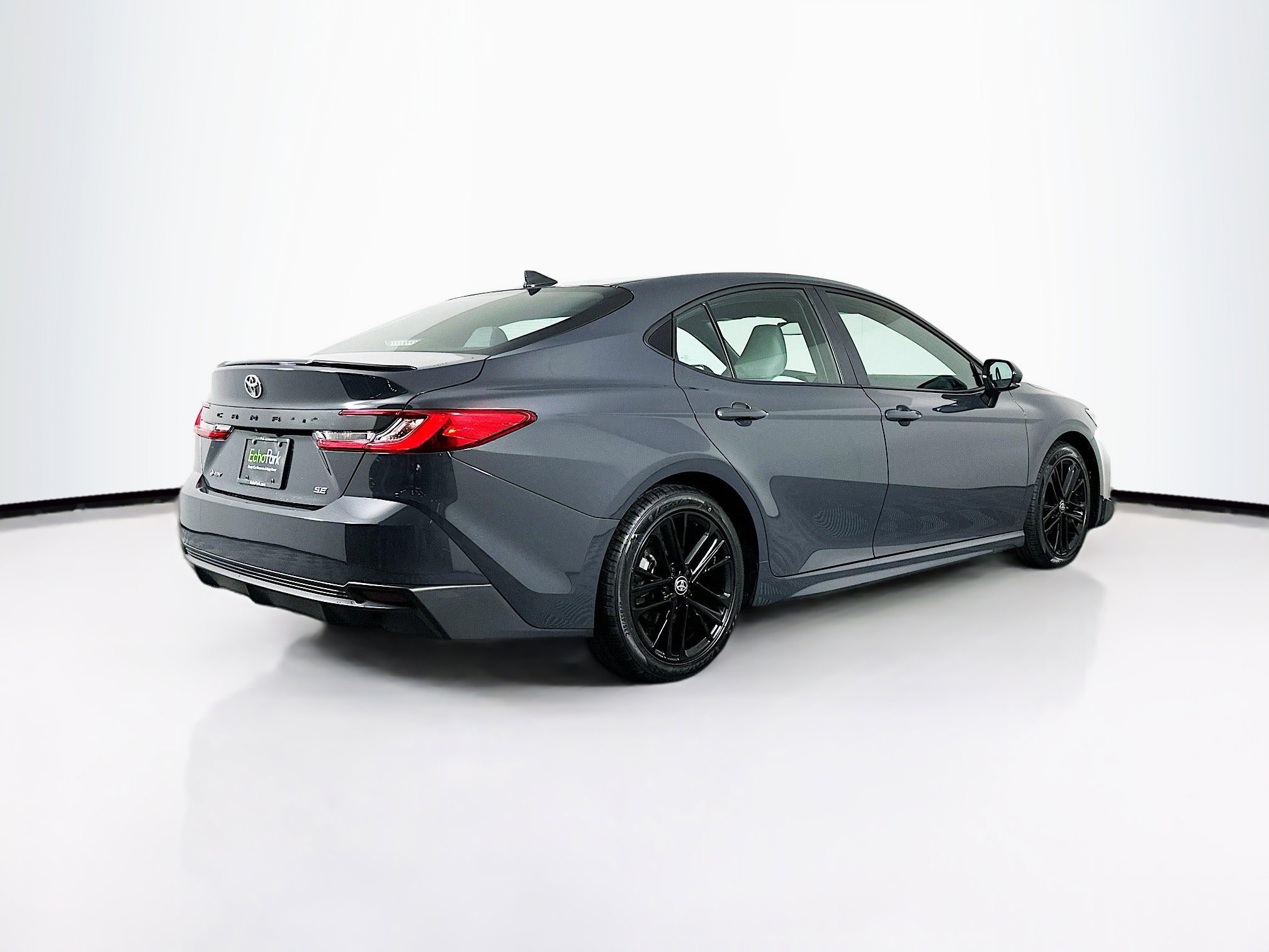 Used 2025 Toyota Camry SE image 9