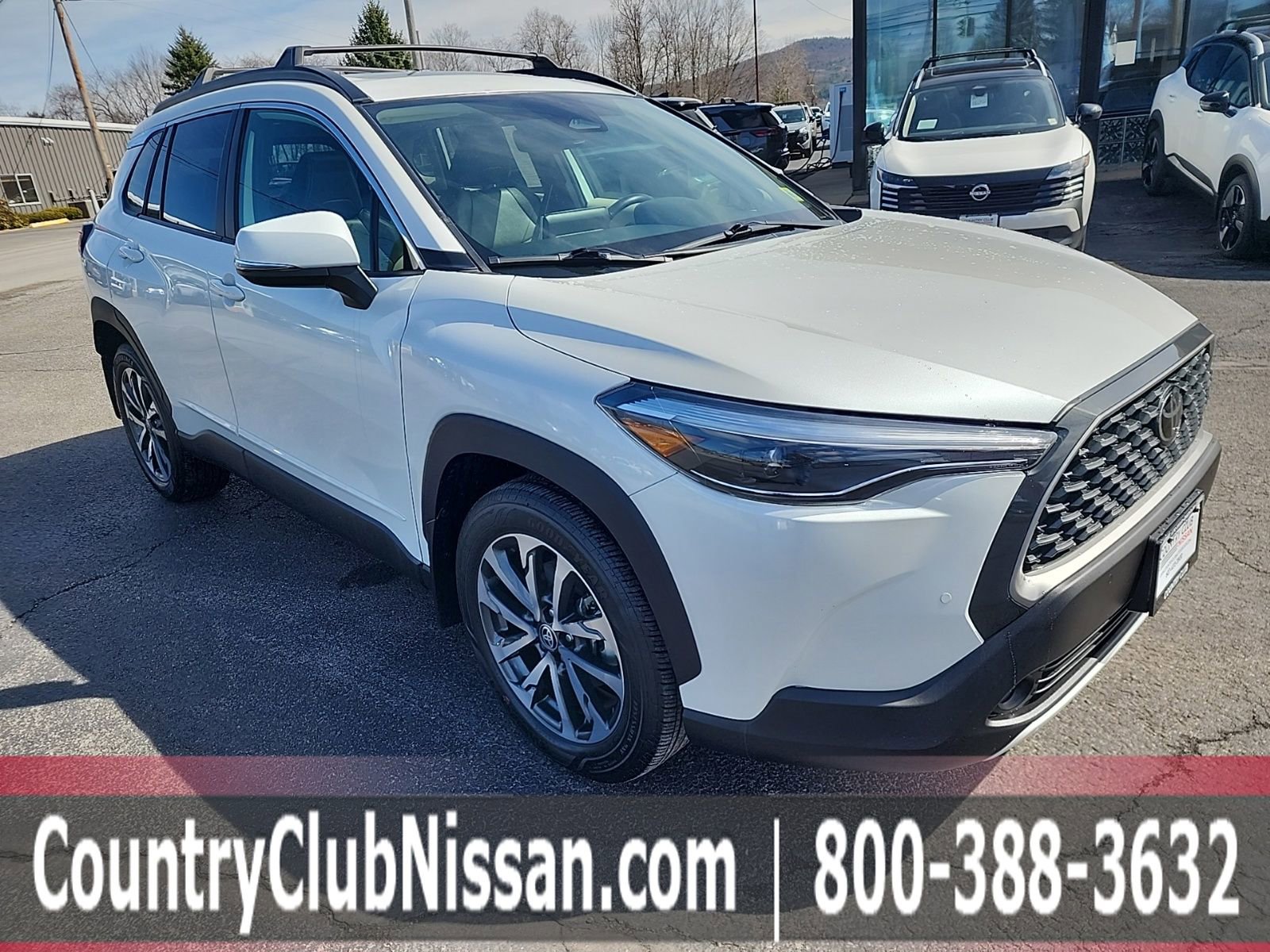 Used 2023 Toyota Corolla Cross XLE w/ Convenience Package image 2