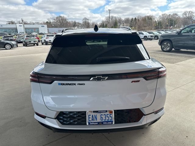 New 2026 Chevrolet Equinox EV RS AWD/4WD image 9