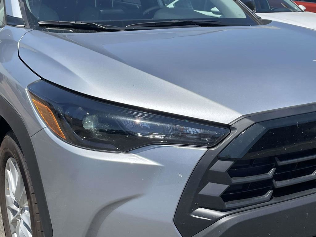 Used 2026 Toyota Corolla Cross LE FWD image 5