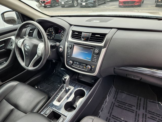 Used 2017 Nissan Altima 3.5 SL w/ 3.5SL Technology Package image 11