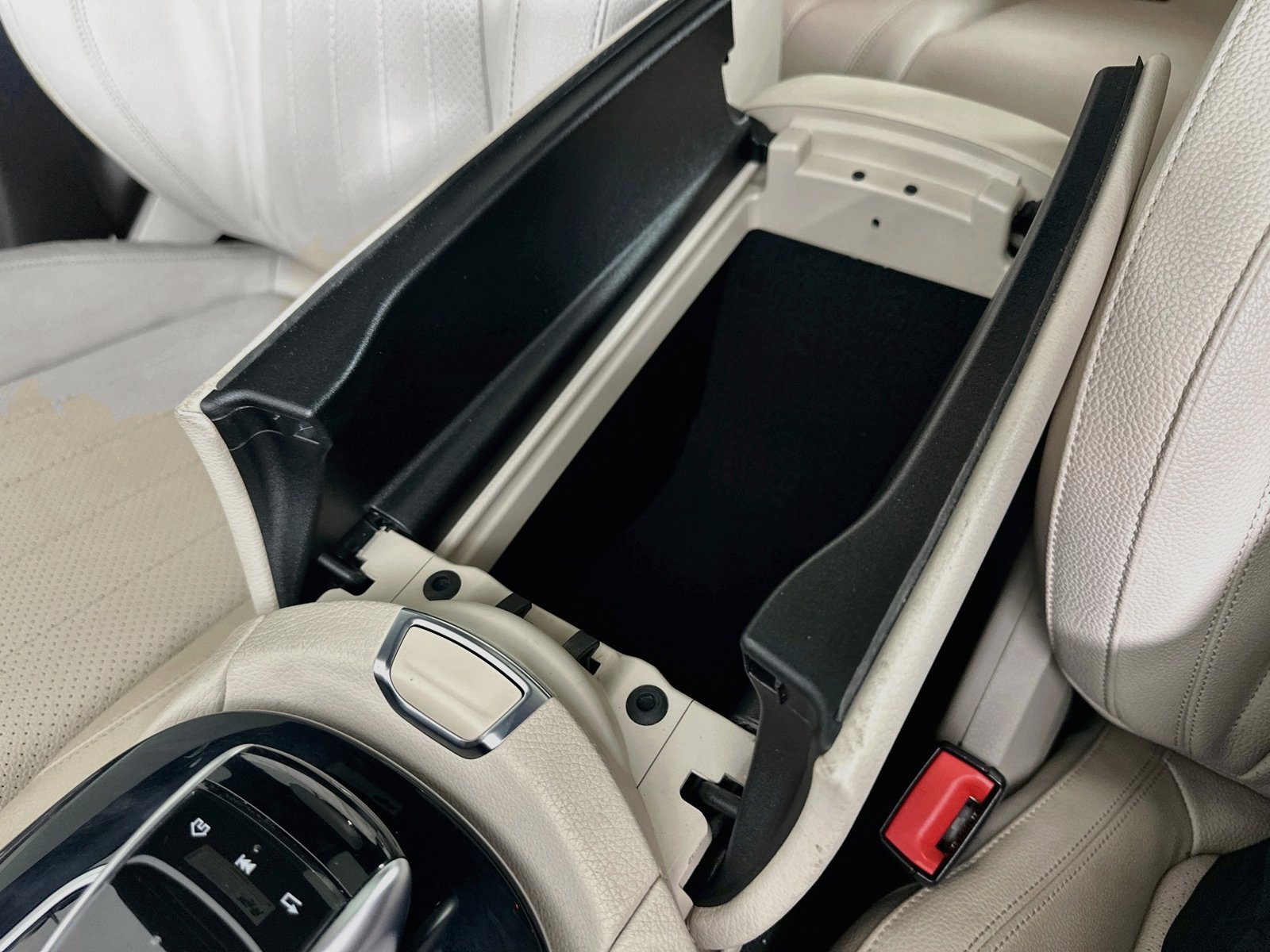 Used 2018 Mercedes-Benz E 300 4MATIC image 29