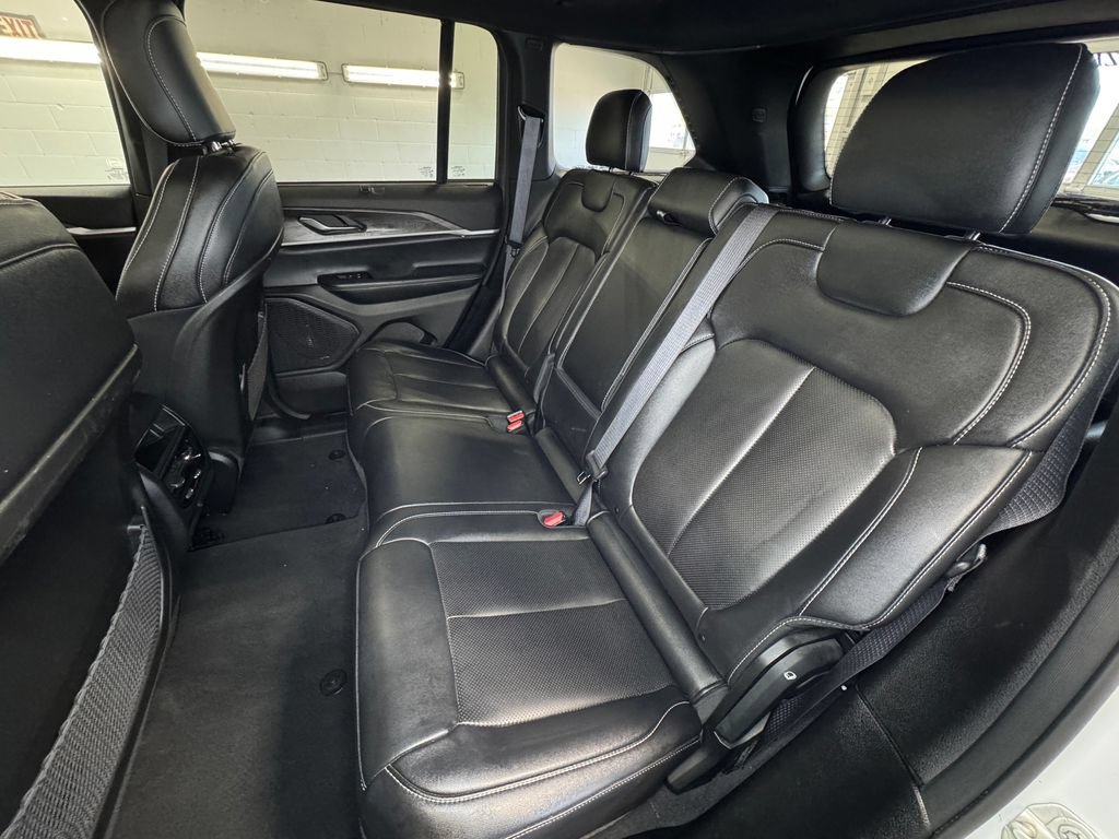 Used 2024 Jeep Grand Cherokee Limited w/ Luxury Tech Group II AWD/4WD image 21