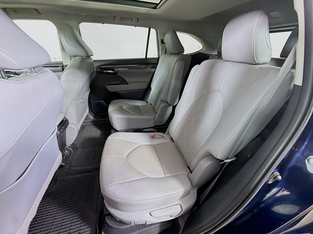 Used 2020 Toyota Highlander Platinum image 19