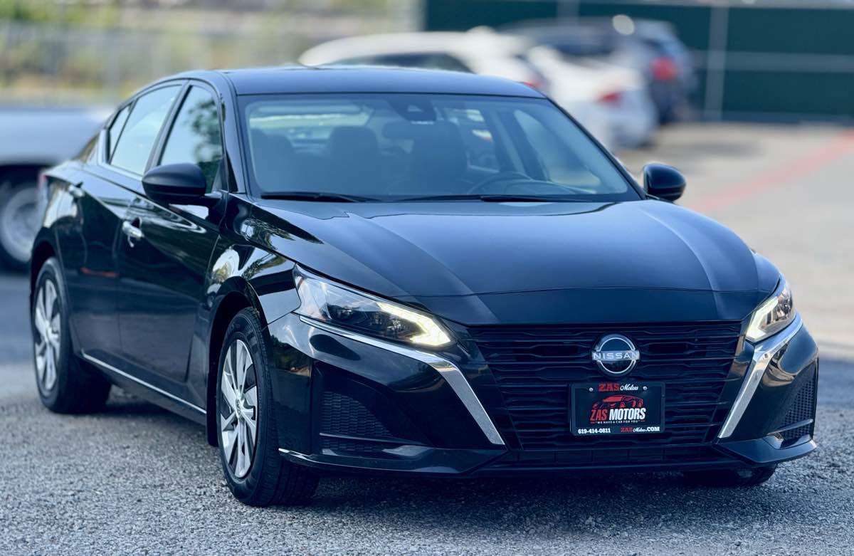 Used 2024 Nissan Altima 2.5 S image 2