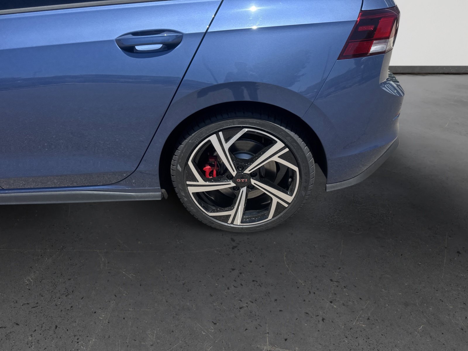 New 2026 Volkswagen GTI SE FWD image 8