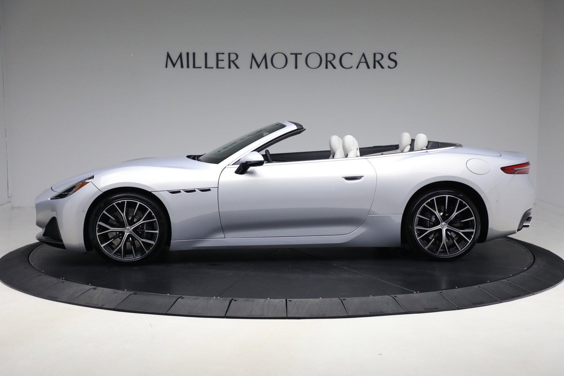 New 2026 Maserati GranCabrio Modena image 2