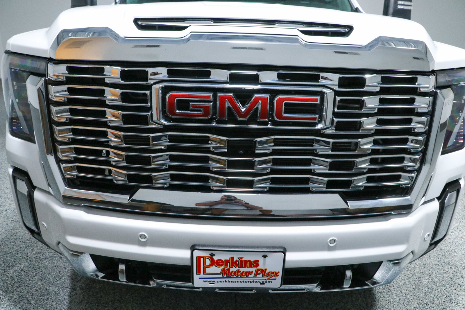 Used 2025 GMC Sierra 3500 Denali AWD/4WD image 4