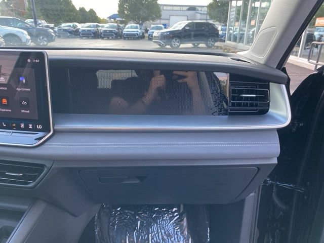 New 2025 Volkswagen Tiguan SE image 50