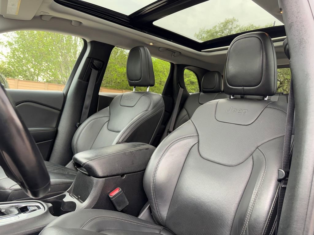 Used 2021 Jeep Cherokee Limited w/ Elite Package image 10