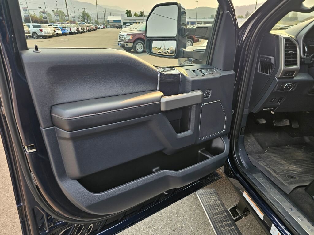 Certified 2022 Ford F450 Platinum w/ FX4 Off-Road Package image 16