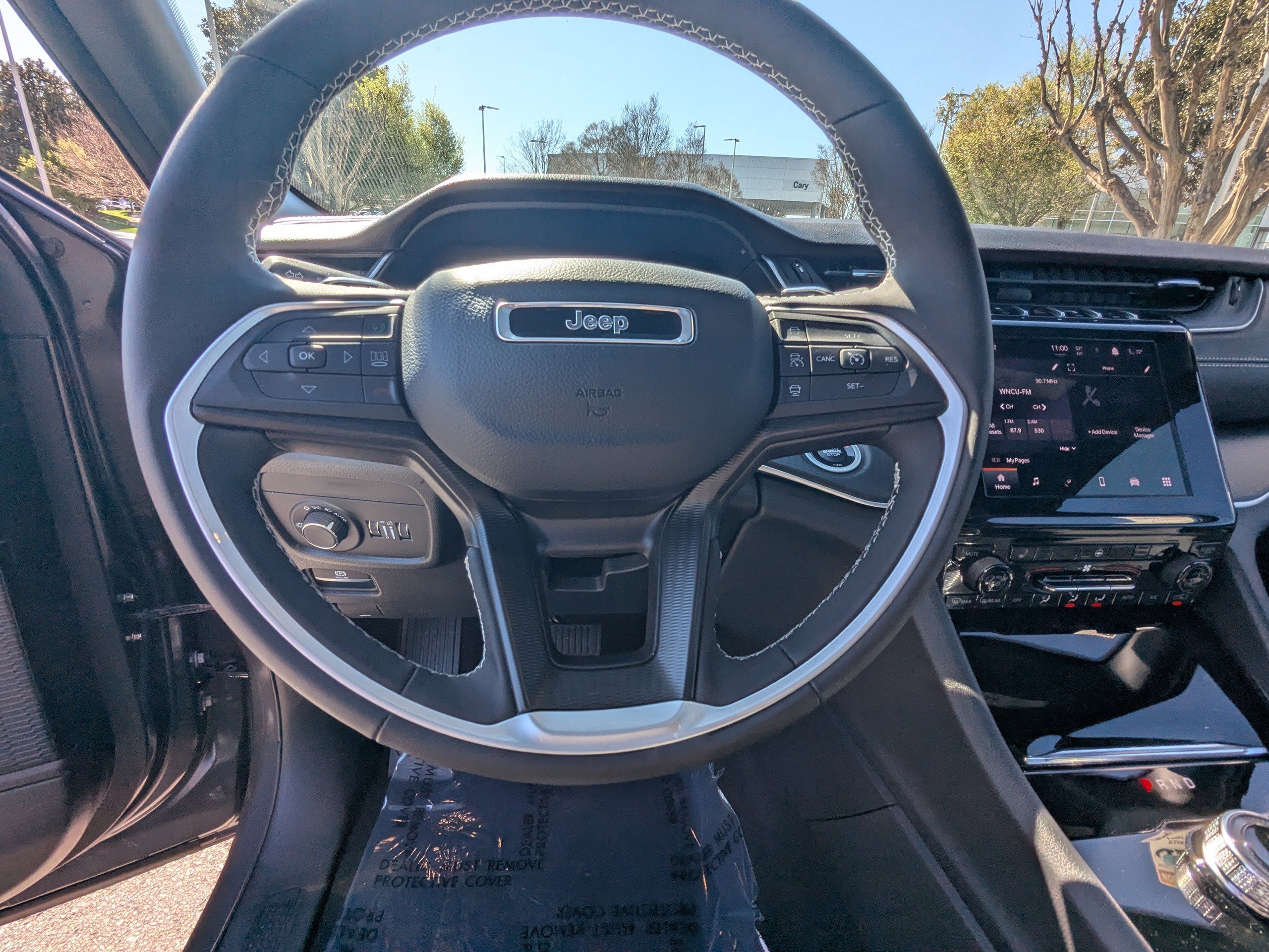 Certified 2025 Jeep Grand Cherokee Laredo X w/ Luxury Tech Group I image 21