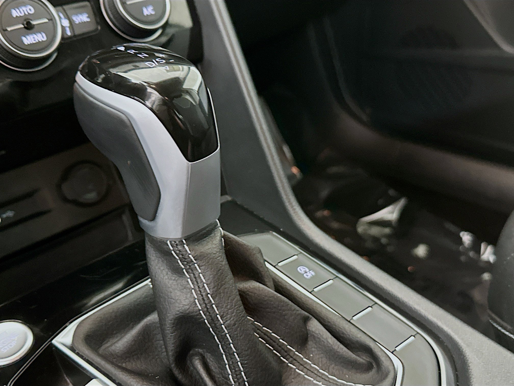 Used 2024 Volkswagen Taos SE image 21