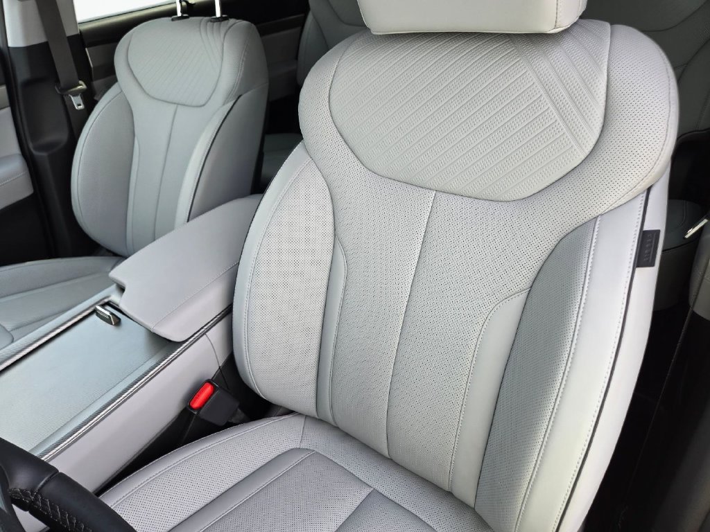 Certified 2025 Hyundai Palisade SEL FWD image 16
