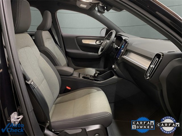 Used 2025 Volvo XC40 B5 Core image 16