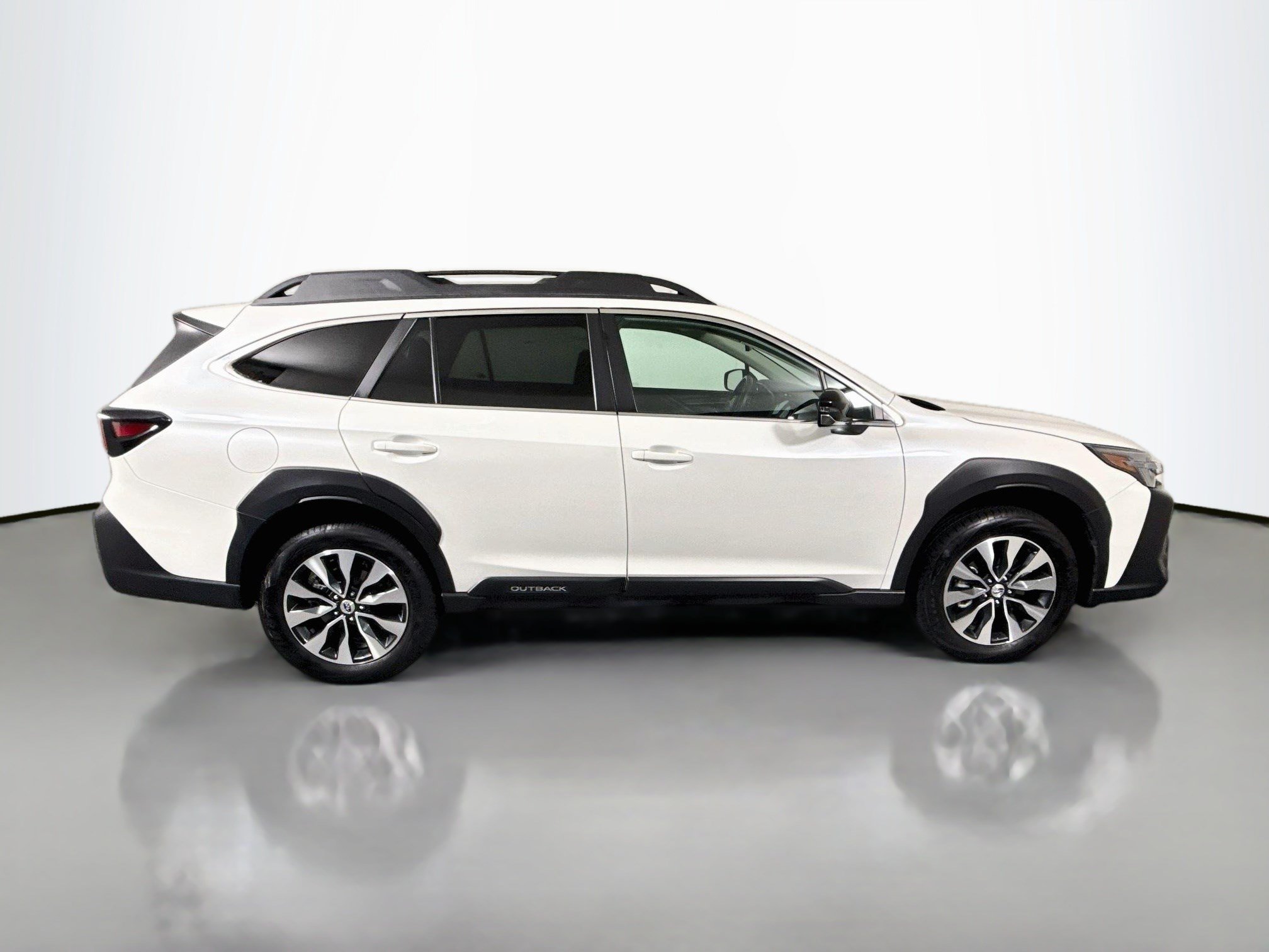 Used 2025 Subaru Outback Limited AWD/4WD image 11