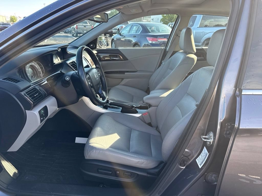 Used 2016 Honda Accord Touring image 16