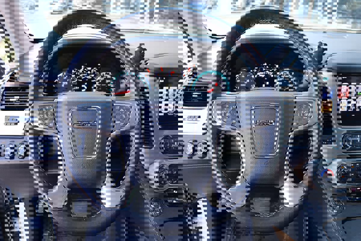 Used 2019 GMC Yukon Denali w/ Denali Ultimate Package image 13