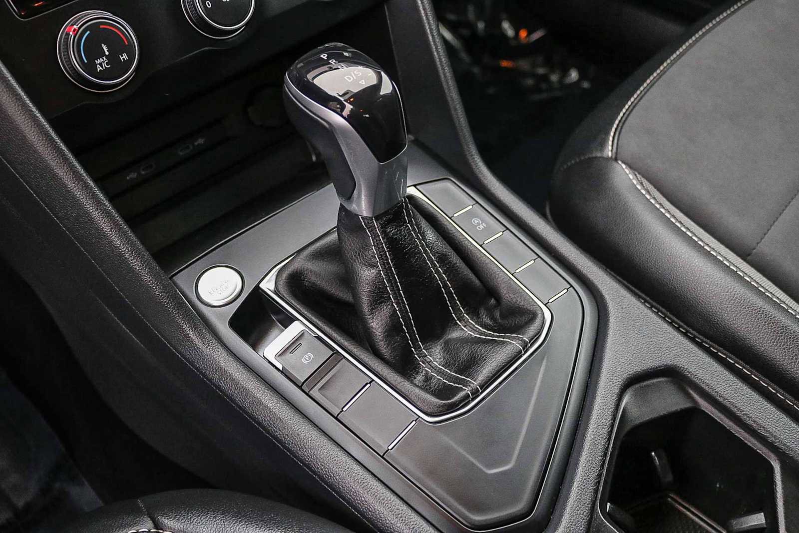 Used 2022 Volkswagen Taos SE image 19