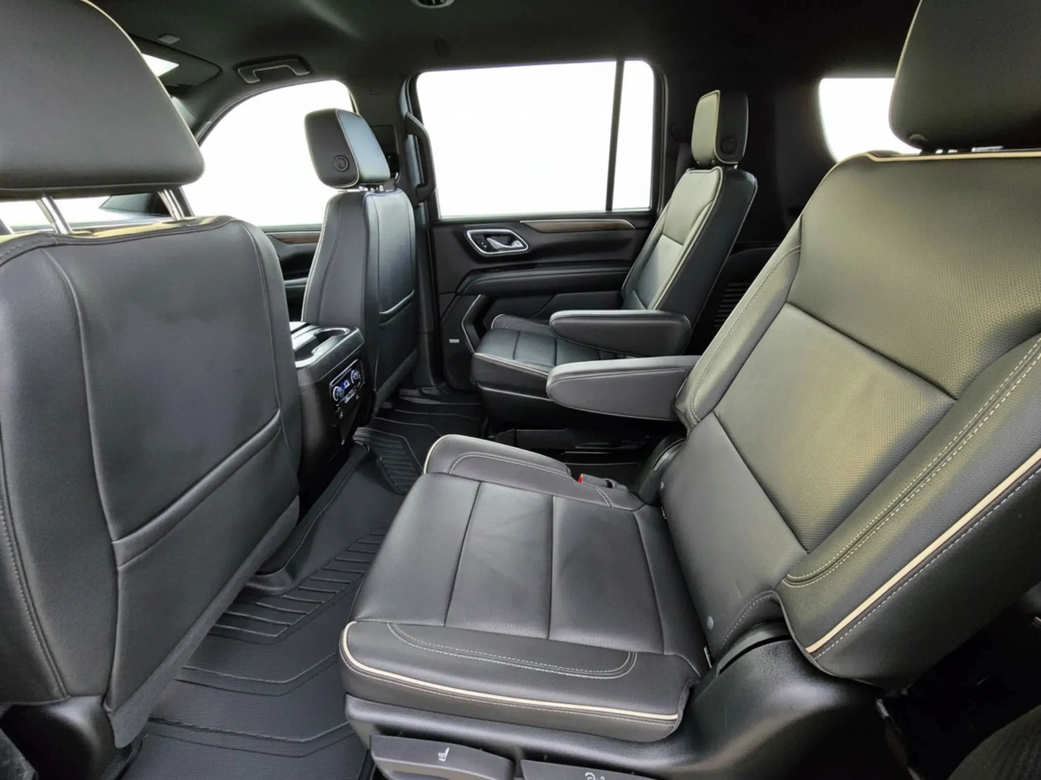 Used 2022 Chevrolet Suburban Premier RWD image 10