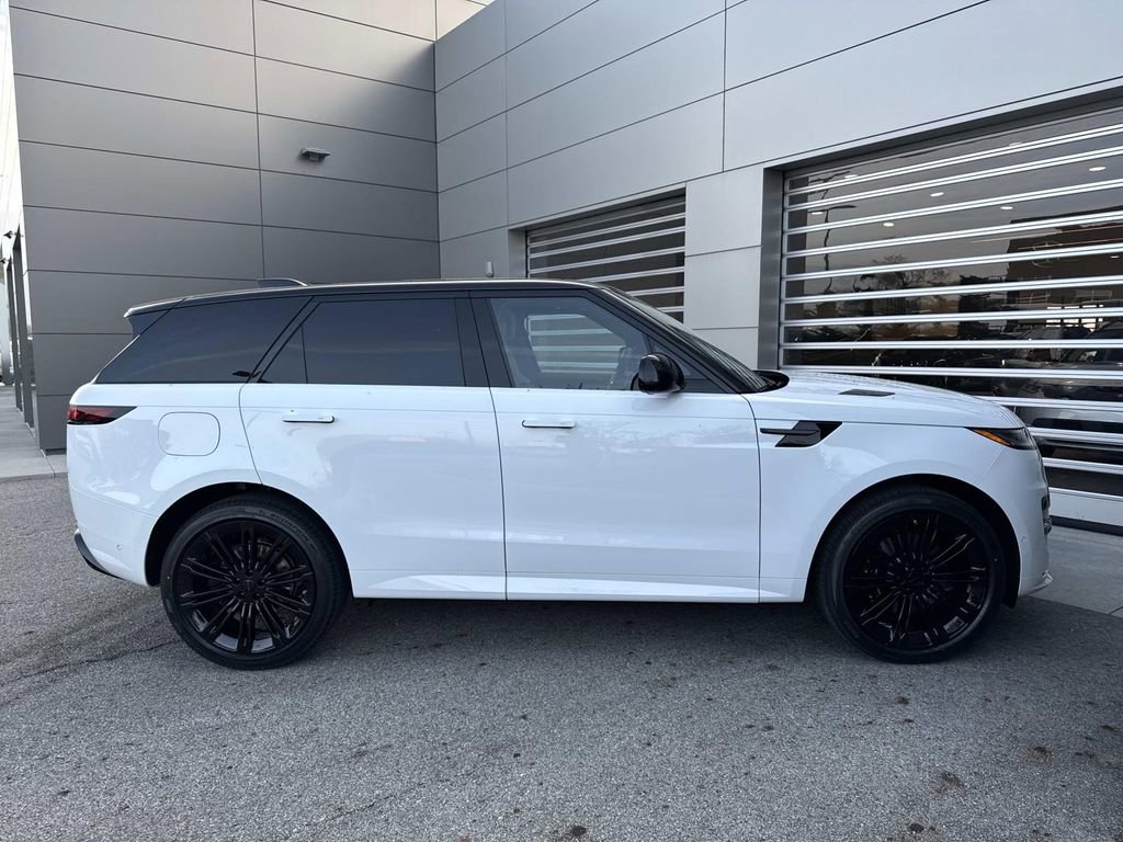 New 2026 Land Rover Range Rover Sport Dynamic SE AWD/4WD image 8