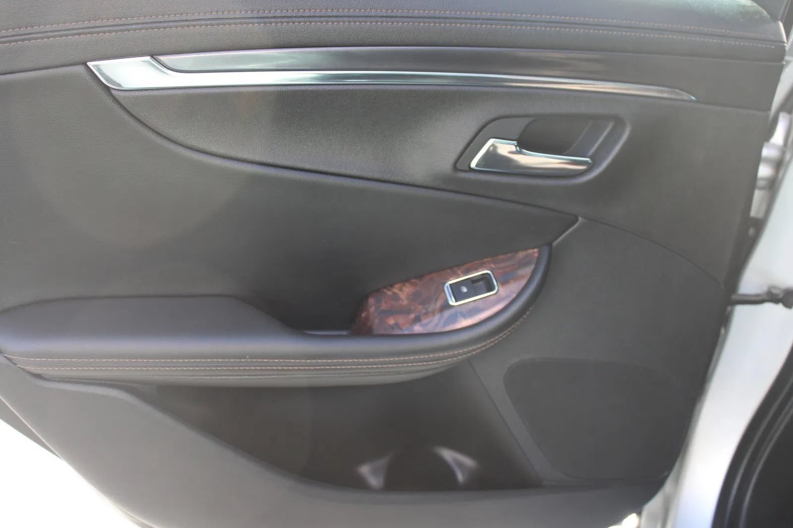 Used 2014 Chevrolet Impala LT FWD image 28