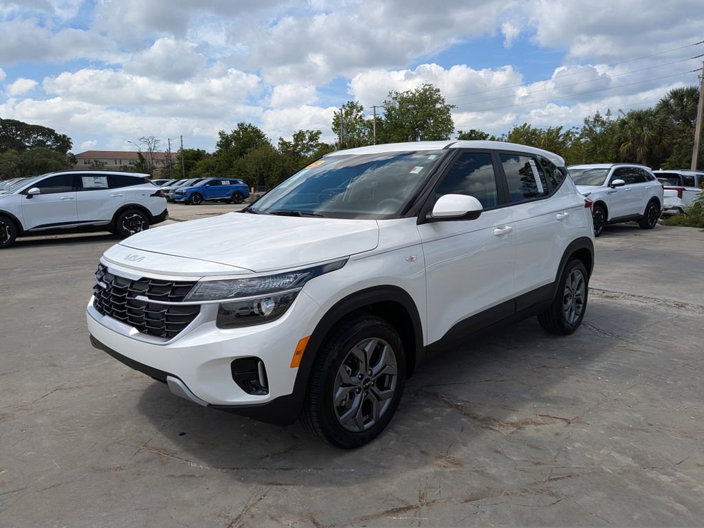 Certified 2025 Kia Seltos LX AWD/4WD image 4