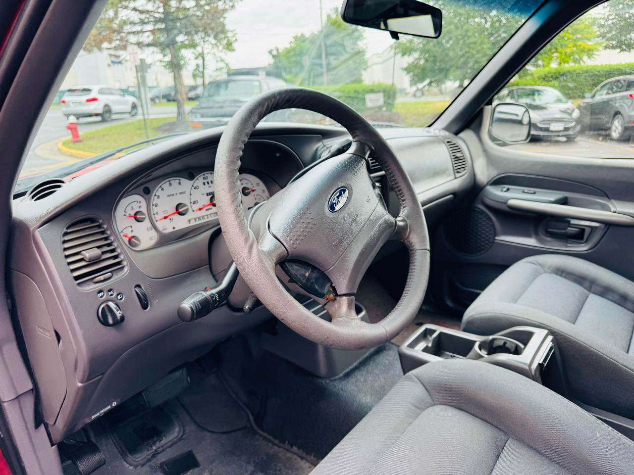 Used 2001 Ford Explorer Sport Trac 4x4 image 12