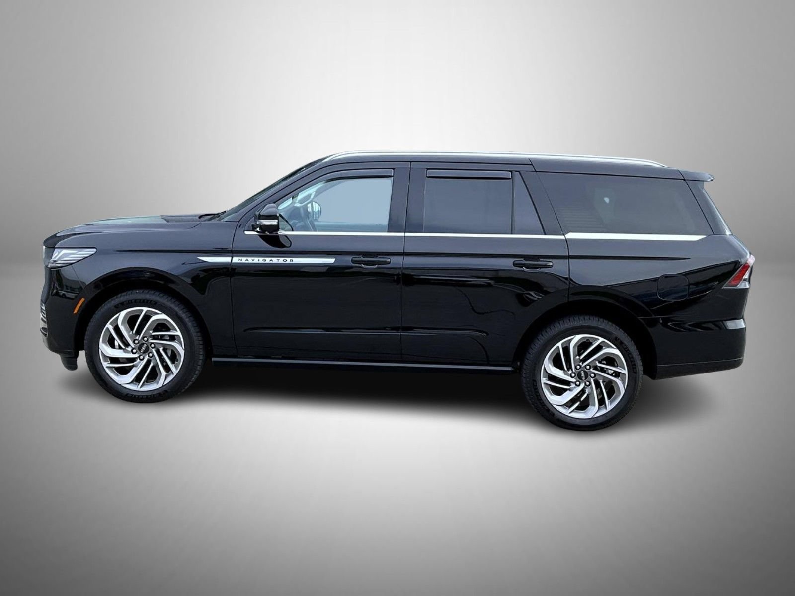 Certified 2026 Lincoln Navigator Reserve AWD/4WD image 8