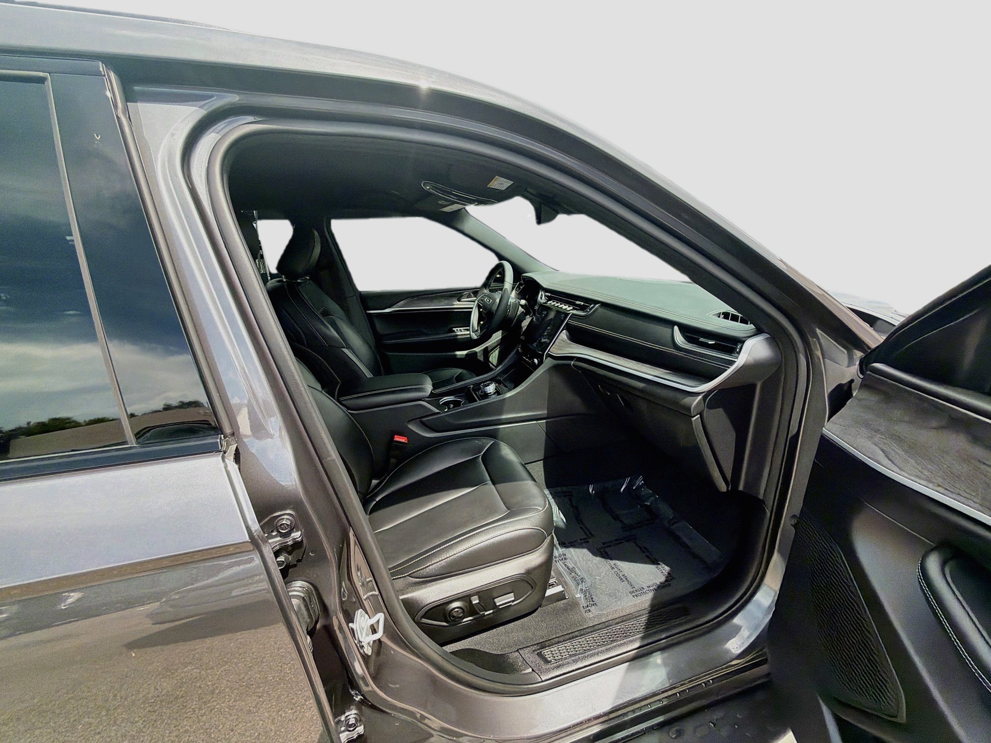 Used 2025 Jeep Grand Cherokee L Limited w/ Black Appearance Package RWD image 29