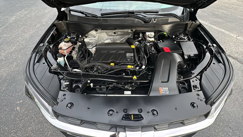 Used 2025 Chevrolet Trax LT FWD image 32