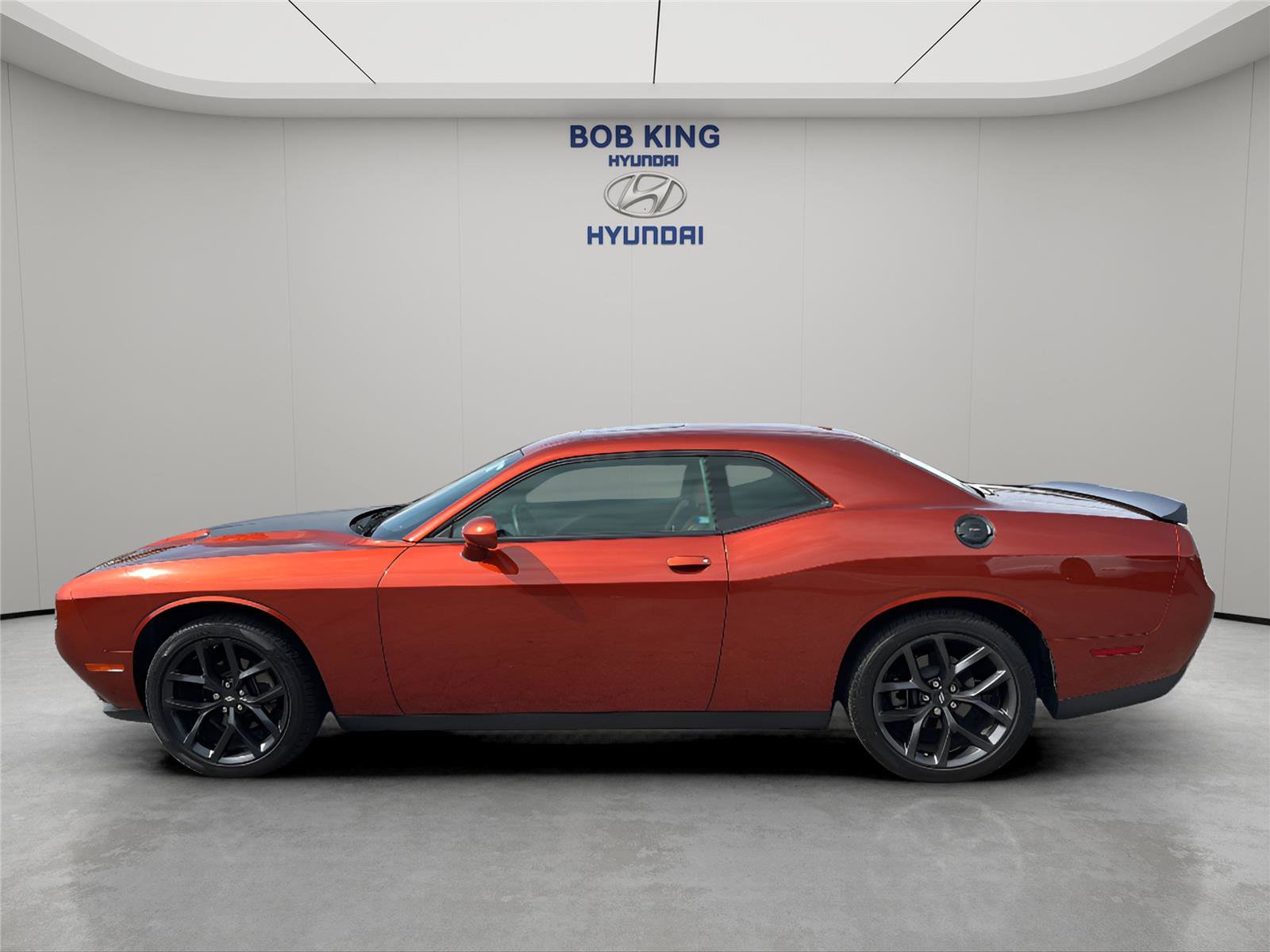 Used 2022 Dodge Challenger SXT w/ Driver Convenience Group image 2