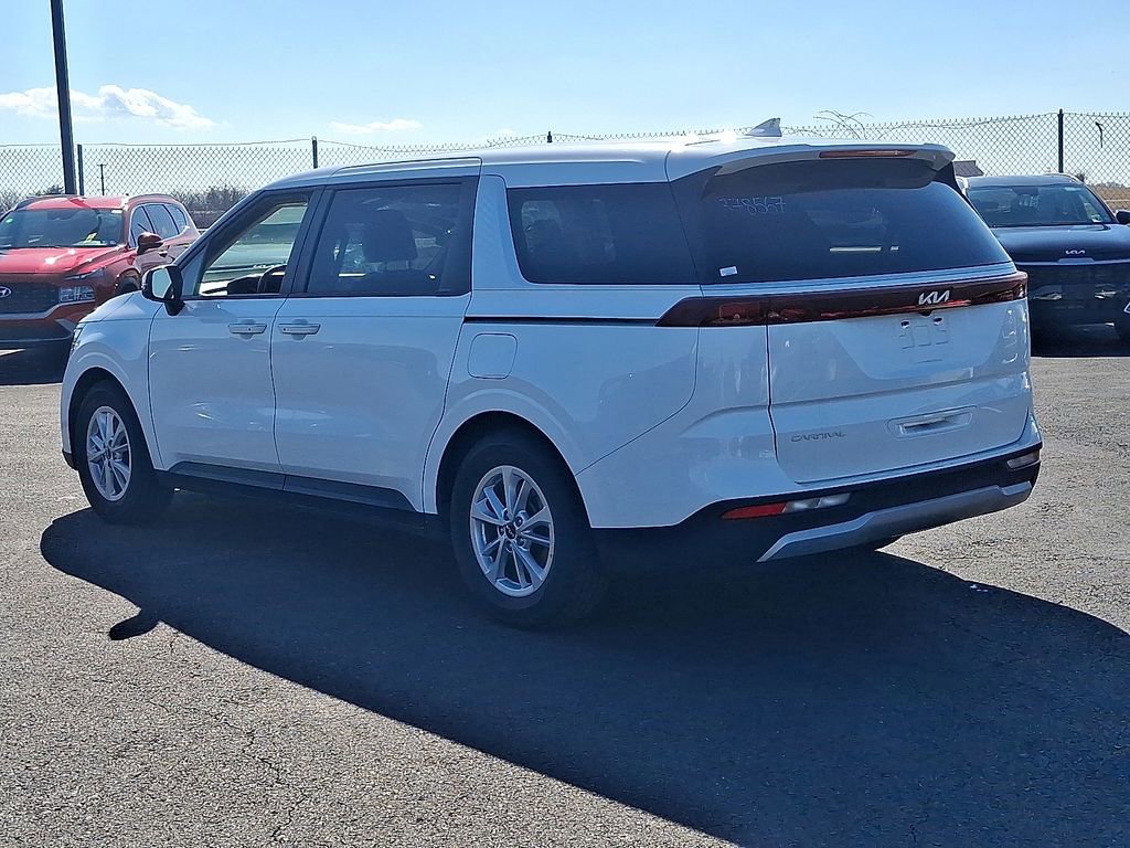 Certified 2024 Kia Carnival LX image 4