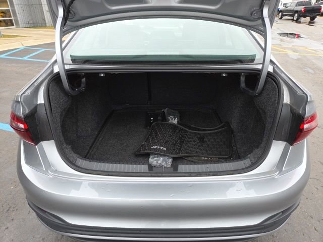 Used 2025 Volkswagen Jetta SE image 22